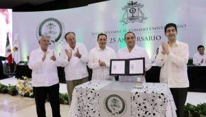 En la UQROO contribuimos permanentemente a construir Quintana Roo: Ángel Rivero