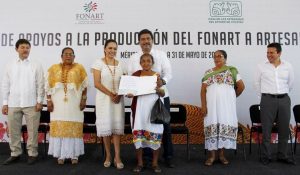Artesanas yucatecas reciben apoyos para producir más y mejor