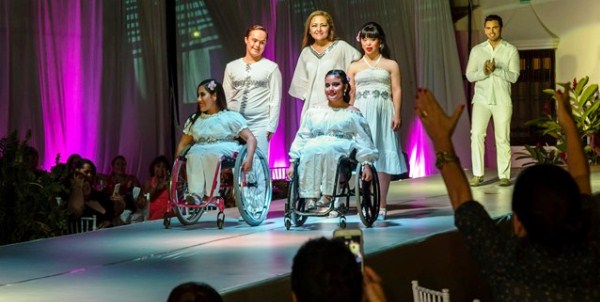 Desfile de modas personas con discapacidad