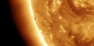 Mercurio pasa por delante del sol y la Tierra generando un “microeclipse”