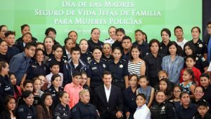 Seguro de Vida a las seis mil mujeres Policías Jefas de Familia: Enrique Peña Nieto