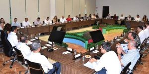 Moreno Cárdenas evalúa con gabinete avances de obras y acciones para Campeche