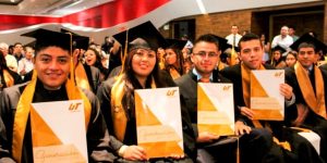 Se gradúan casi 400 estudiantes de la UT Cancún