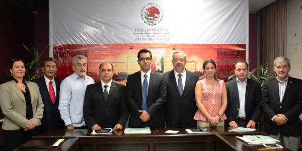 Congreso de Veracruz y representantes de la UV