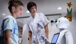 En hospitales Belgas Robots humanoides reciben a pacientes