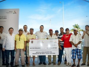 Entrega gobernador de Campeche 17 MDP a Pescadores