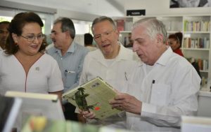 Inaugura Arturo Núñez librería del Fondo de Cultura Económica