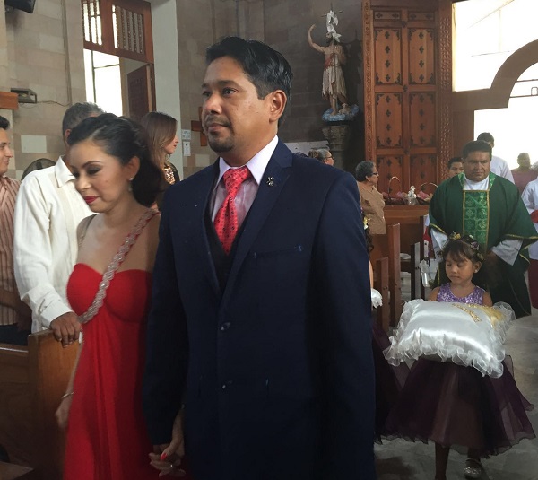 Alejandro Jesús de la Cruz y su esposa Alejandra