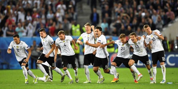 Alemanes celebran su triunfo