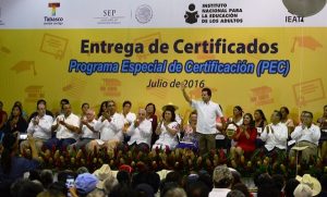 Atestigua Gerardo Gaudiano entrega de 3 mil certificados de primaria y secundaria