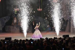 Asiste Moreno Cárdenas a la coronación de la reina de la Feria del Carmen 2016