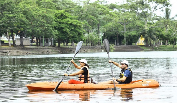 kayak en la Laguna Centro en movimiento