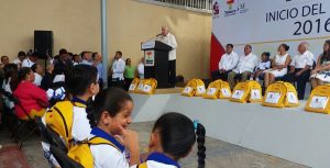 A privilegiar la educación por el futuro de Tabasco: Arturo Núñez