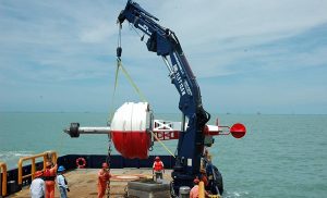 Instala y moderniza APICAM señalamiento marítimo en Puerto Isla del Carmen