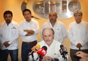 Alcaldes de Calkiní y Calakmul violan ley de obras públicas: CMIC