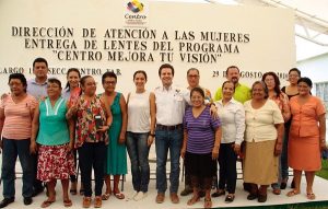 Mejora Ayuntamiento calidad de vida de mujeres de Centro con entrega de lentes