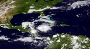 La Tormenta Tropical Earl se ubica a 700 kilómetros al este sureste de las costas de Quintana Roo
