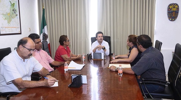 Dialoga alcalde de centro con locatarios Pino Suarez