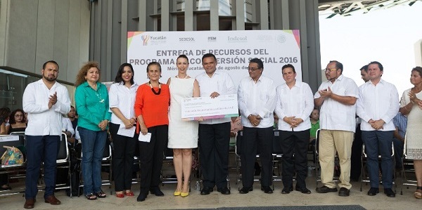 Entrega de recursos Yucatan