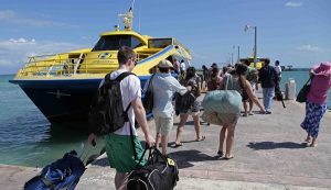 Alcanza Isla Mujeres nuevo máximo histórico de cruce de pasajeros: Gobernador