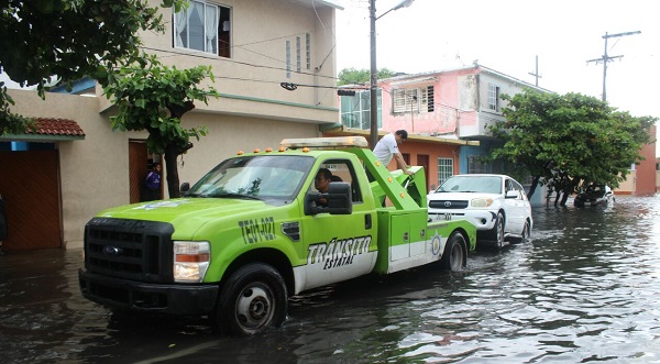 Transito rescata vehiculos en el puerto de Veracruz