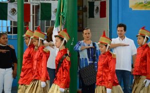 Participa alcalde de Centro en homenaje a la bandera en la escuela “Eugenia León Puig”