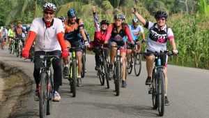 Cicloturistas en Tabasco, disfrutan de la Ruta del Búfalo