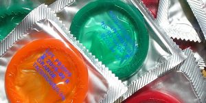 Crean jóvenes condón que detecta enfermedades de trasmisión sexual