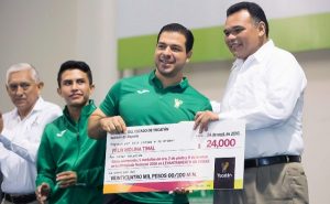 Recompensan a deportistas yucatecos ganadores