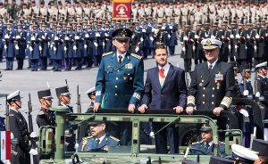 El Presidente, Enrique Peña Nieto, encabezo el Desfile Militar por 206 años de la Independencia
