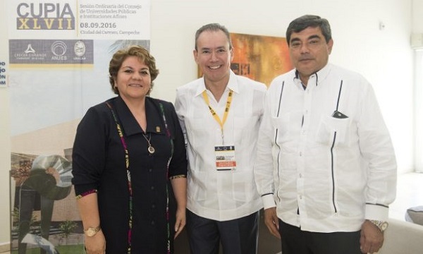 entrega-rector-de-la-ujat-programa