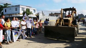 Da Gaudiano banderazo para pavimentación de calle en colonia “Madrazo Becerra”