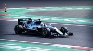 Mercedes demuestra supremacía, líder en la salida del Gran Premio de México