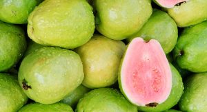 En otoño guayaba, manzana y betabel son productos de temporada