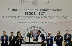 Firman SEGOB y SCT para reforzar la supervisión al autotransporte de carga