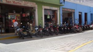 Cultura vial a motociclistas a utilizar espacios indicados para estacionarse en Campeche: SSPCAM