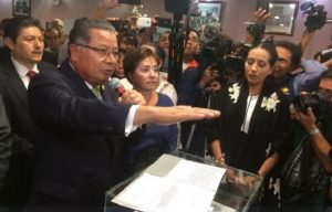 Rinde protesta Flavino Ríos Alvarado como gobernador interino de Veracruz