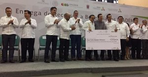Moreno y Guajardo entregan recursos del INADEM por 127 millones de pesos en Campeche  