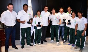 El gobernador de Campeche, Alejandro Moreno Cárdenas reconoce a deportistas destacados