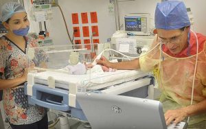 Crean parche electrónico para evitar muertes neonatales