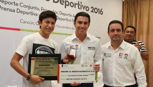 Entrega Remberto Estrada premio municipal al Mérito Deportivo 2016
