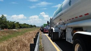 Cierran la carretera Cárdenas-Coatzacoalcos por fuga de gas
