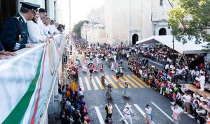 Colorido desfile revolucionario en Yucatán