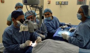 Realizan con éxito dos trasplantes de córneas en el Hospital Juan Graham