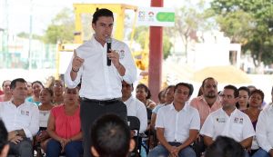 Remberto Estrada cumple promesa de cancha deportiva para habitantes de la región 95