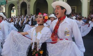 Mil 78 personas bailaron el himno veracruzano: La Bamba