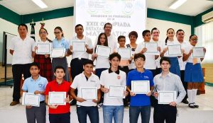 Premian en la UJAT a ganadores de las olimpiadas de matemáticas