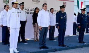 Alejandro Moreno Cárdenas, asiste a toma de posesión del nuevo Comandante de la 33ª zona militar en Campeche