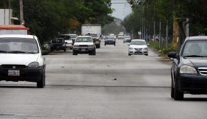 Avance del 70 por ciento en retiro de topes para mejorar la vialidad en avenida Cancún