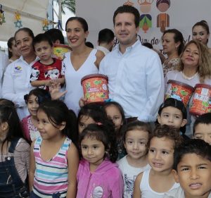 Reyes Magos dejaron juguetes para niñas y niños de Cendis y Estancias Infantiles de Centro